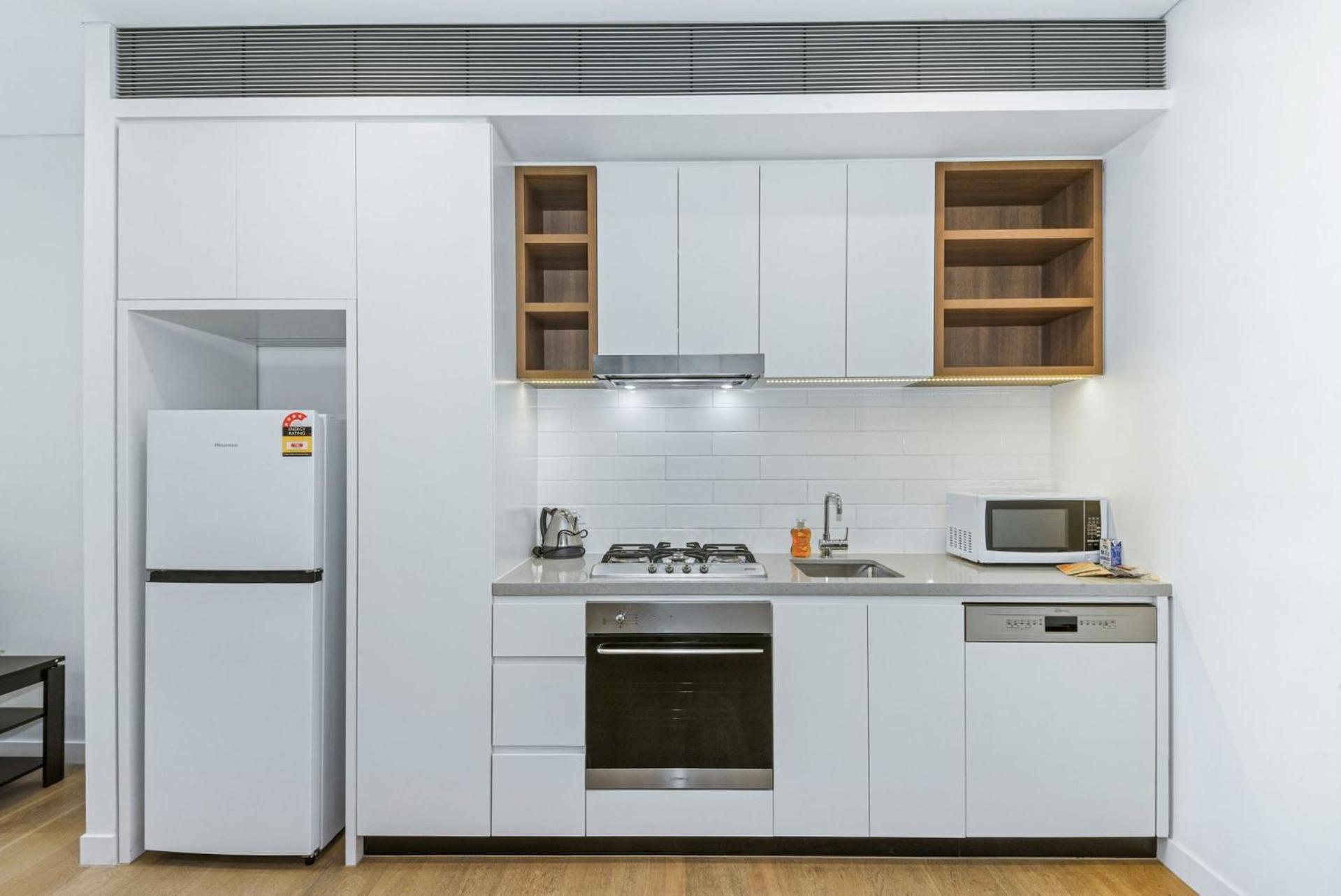 Cozy 1br W Parking Near Train Mall Apartment *